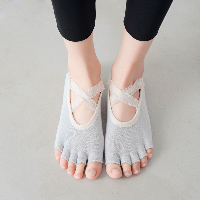 ห้านิ้วถุงเท้าโยคะลูกไม้ Cross - Pilates Yoga Ballet บทวิจารณ์และราคา